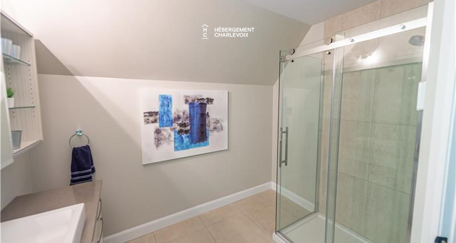 AST-47 - Swimming pool, spa and view of the St. Lawrence River!